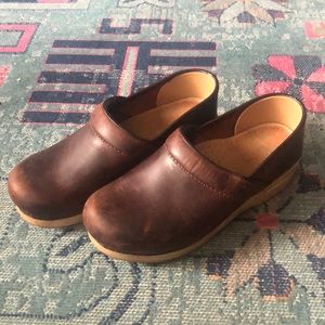 Dansko Anique Brown size 37 Clogs Women or Men